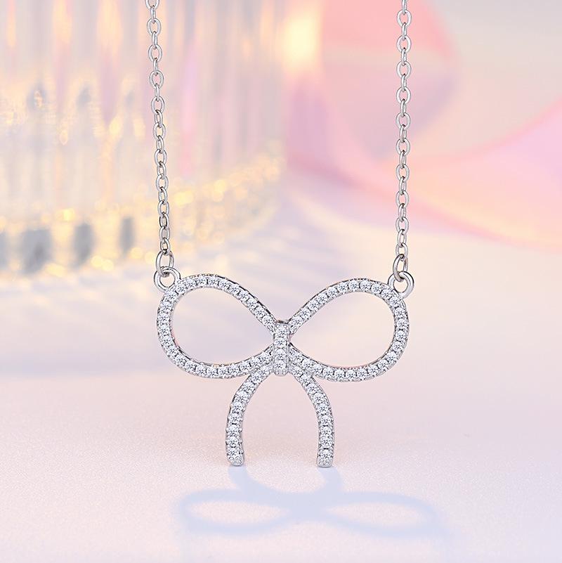 Bow necklace