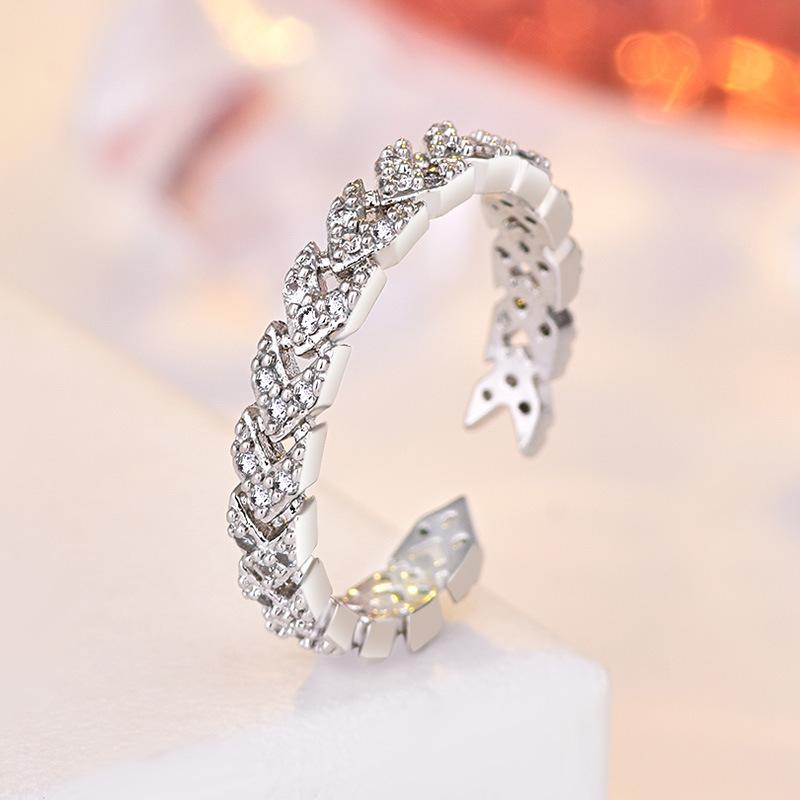 Simple fashion triangle arrow ring（adjustable size）